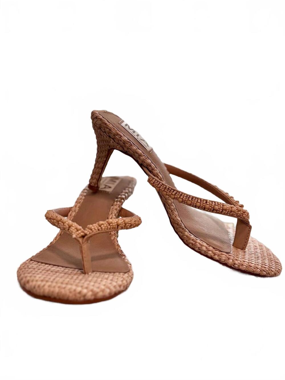 NEW BELLISSIMA women's zilvia beaded thong heeled sandal in beige - Picture 2 of 2